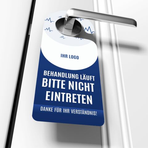 Türanhänger BL30 „Behandlung läuft / Jetzt wieder frei“ für Ärzte & Praxen, mit Logo